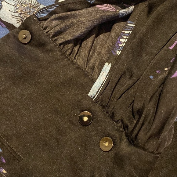 Elie Tahari Siobhan Floral Printed Silk Keyhole Blouse Dark Romantic Top M - Picture 7 of 10